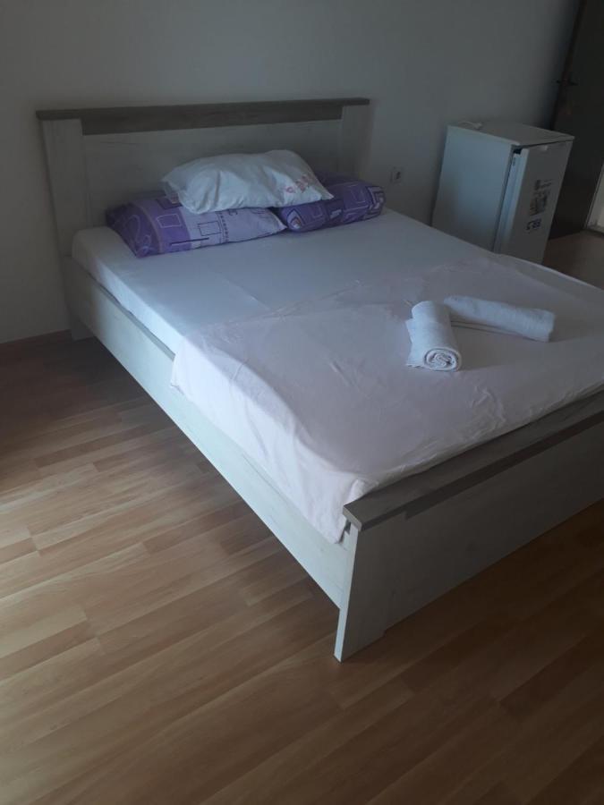 Em Apartments Ulcinj Exterior foto